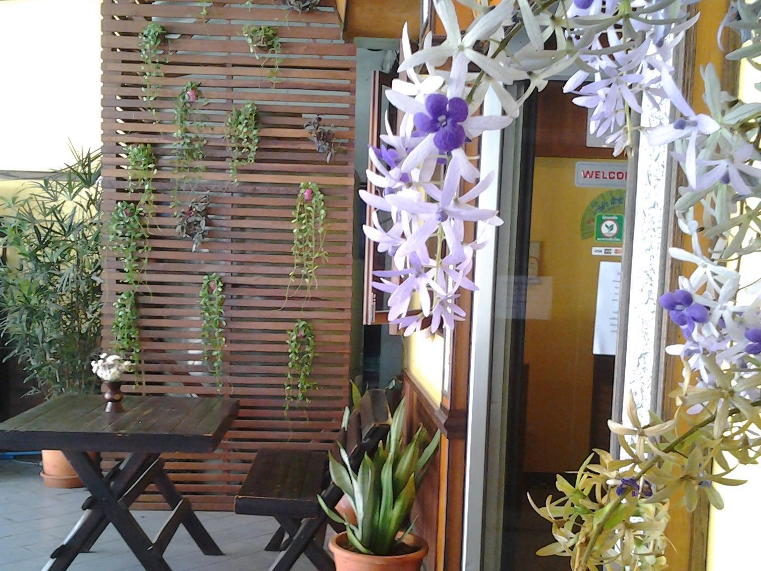 Nonni Guesthouse Chiang Mai Bagian luar foto